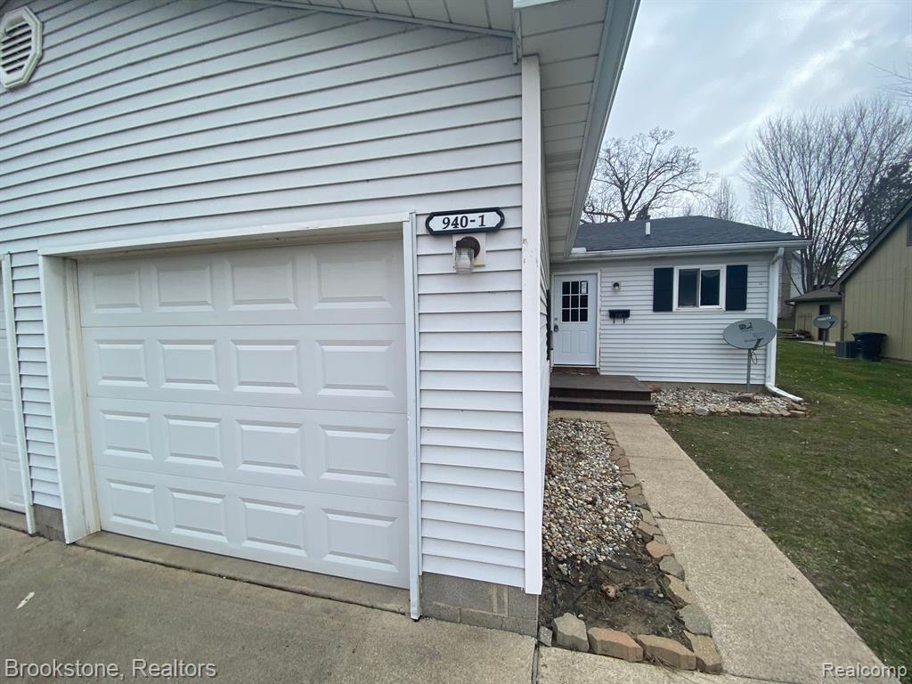 940 FRED W MOORE, St. Clair, MI 48079 — front exterior