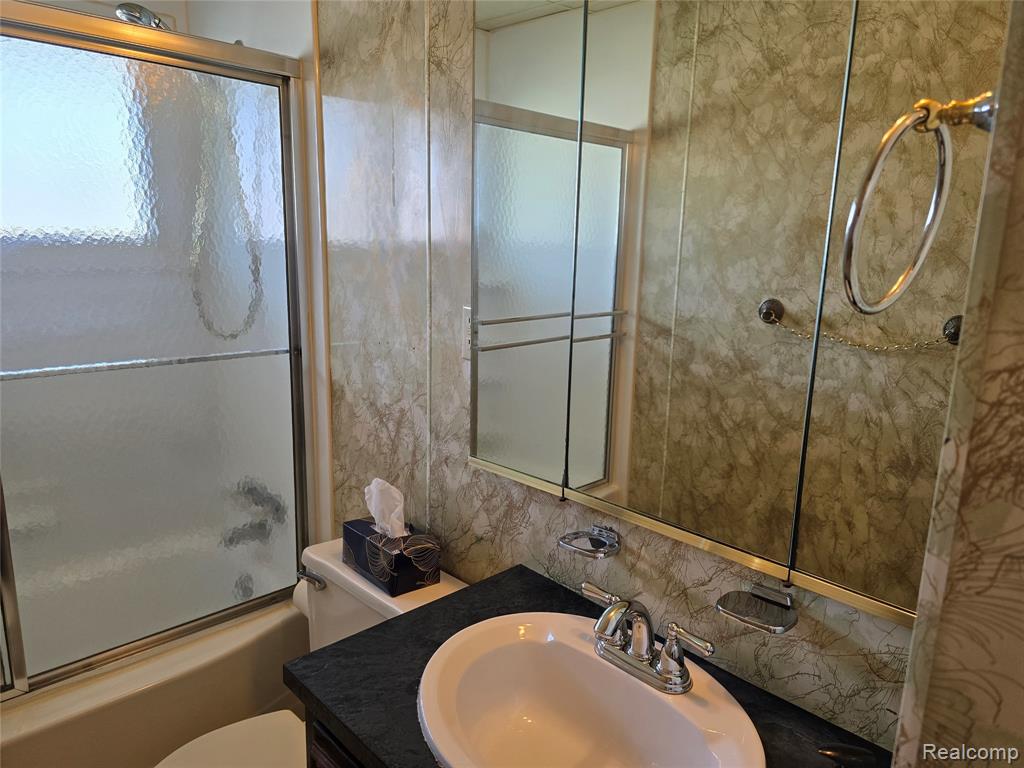 535 Lytle Place, Garden City, MI — Photo 20