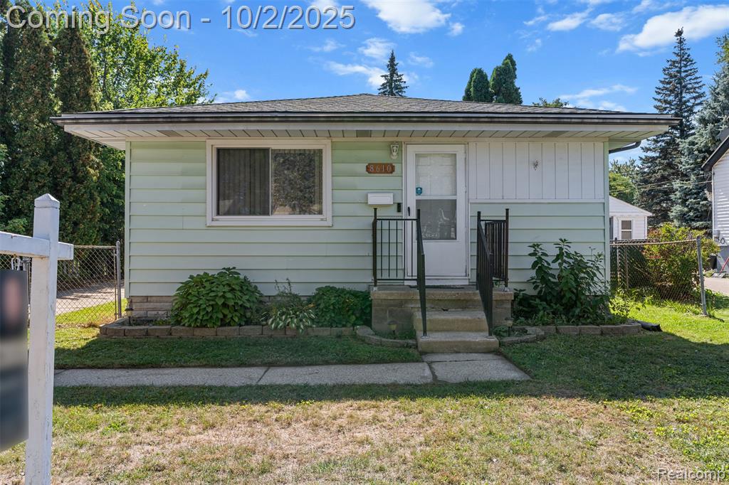 8610 Central, Center Line, MI 48015 — front exterior