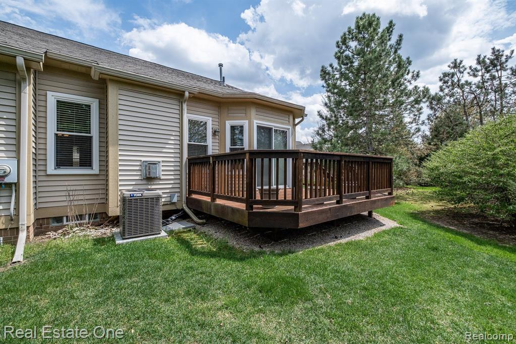 8113 SUTTON Court, White Lake, MI — Photo 39