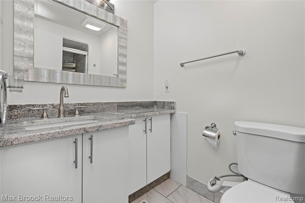 7451 Pebble Point, West Bloomfield, MI — Photo 32