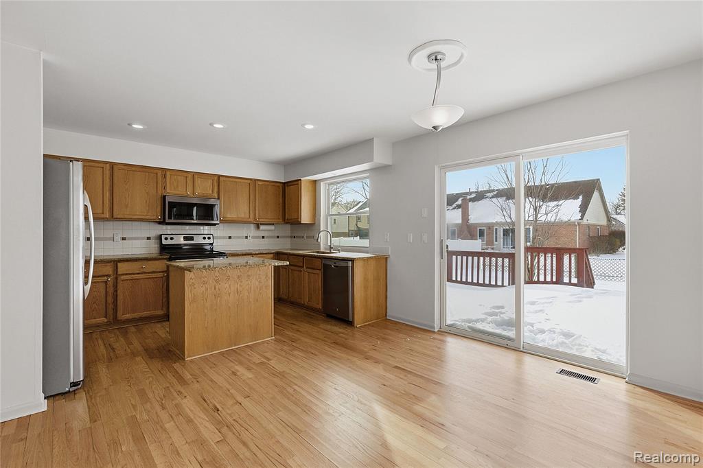 45677 Radnor Road, Canton, MI 48187 — Photo 13