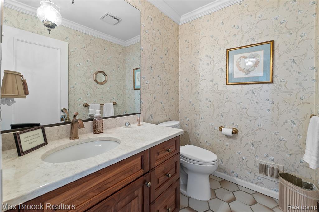 1818 Argosy Court, Bloomfield, MI 48302 — Photo 16