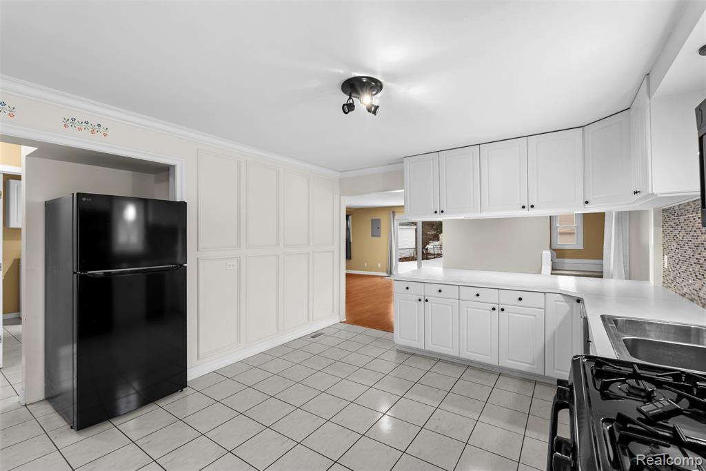 4205 Harding Street, Dearborn Heights, MI 48125 — Photo 9