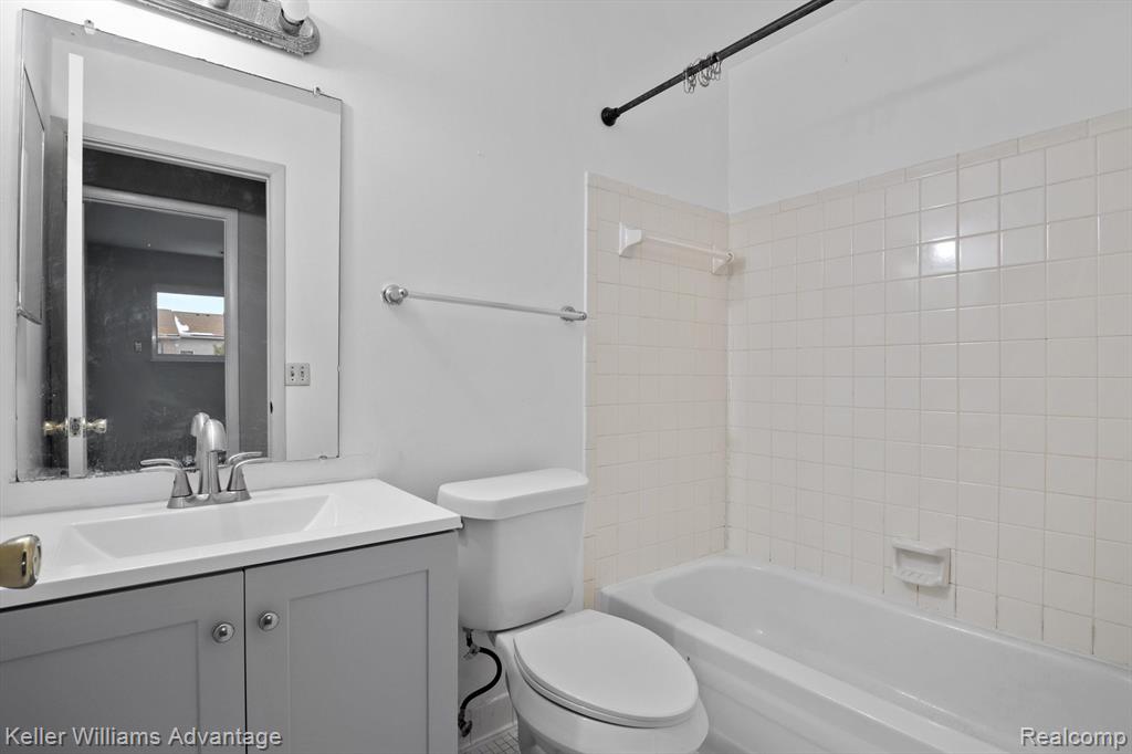 31993 W 12 MILE Road, 313, Farmington Hills, MI 48334 — Photo 17