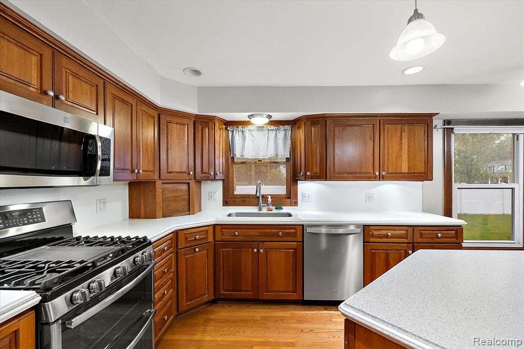 8785 Annsbury Drive, Shelby Twp, MI 48316 — Photo 17
