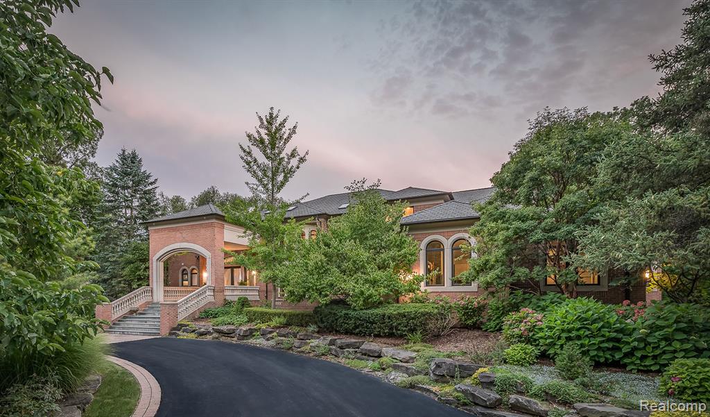4524 STONELEIGH Road, Bloomfield Hills, MI 48302 — front exterior