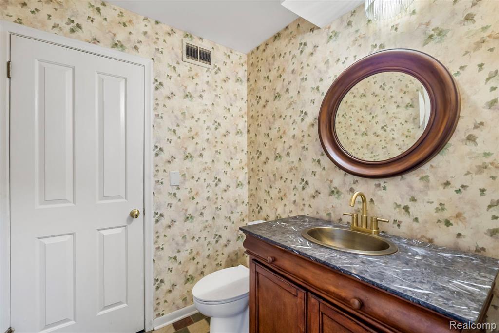 6950 Killarney Drive, Troy, MI 48098 — Photo 20