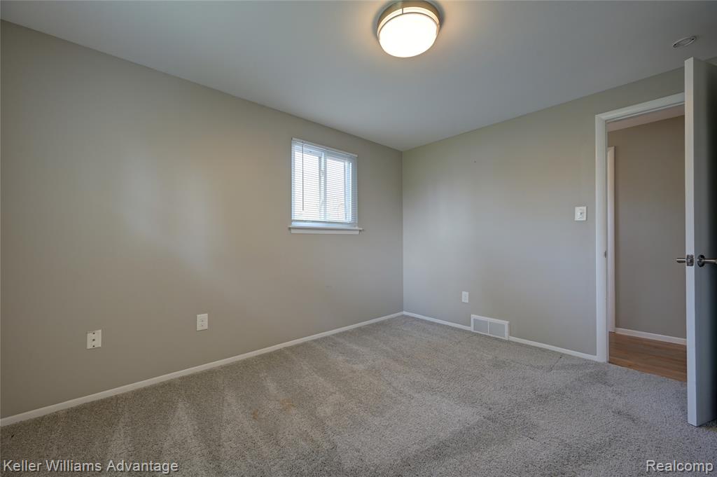 18467 Middlesex Avenue, Lathrup Village, MI 48076 — Photo 39