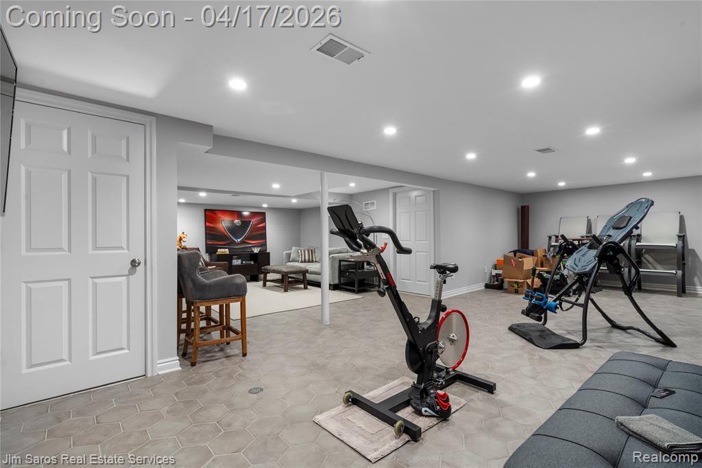 47 Roslyn Road, Grosse Pointe Shores, MI 48236 — Photo 36