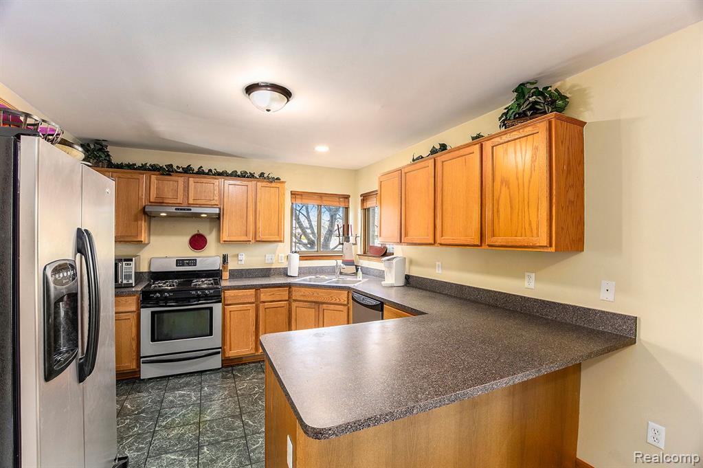 52644 CLEVELAND Street, New Baltimore, MI 48047 — Photo 6