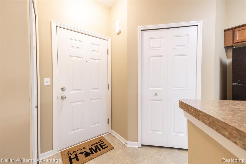921 E Summerfield Glen Circle, Ann Arbor, MI 48103 — Photo 3