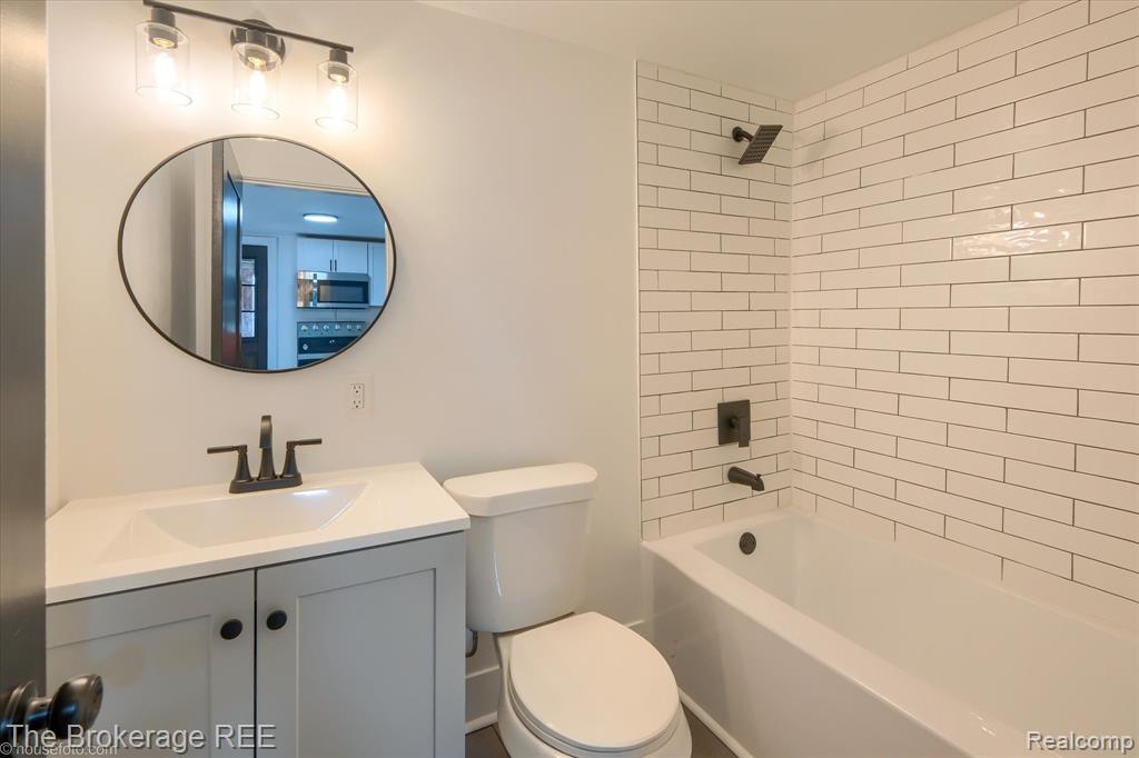 5447 Sitka Street, Burton, MI 48519 — Photo 24