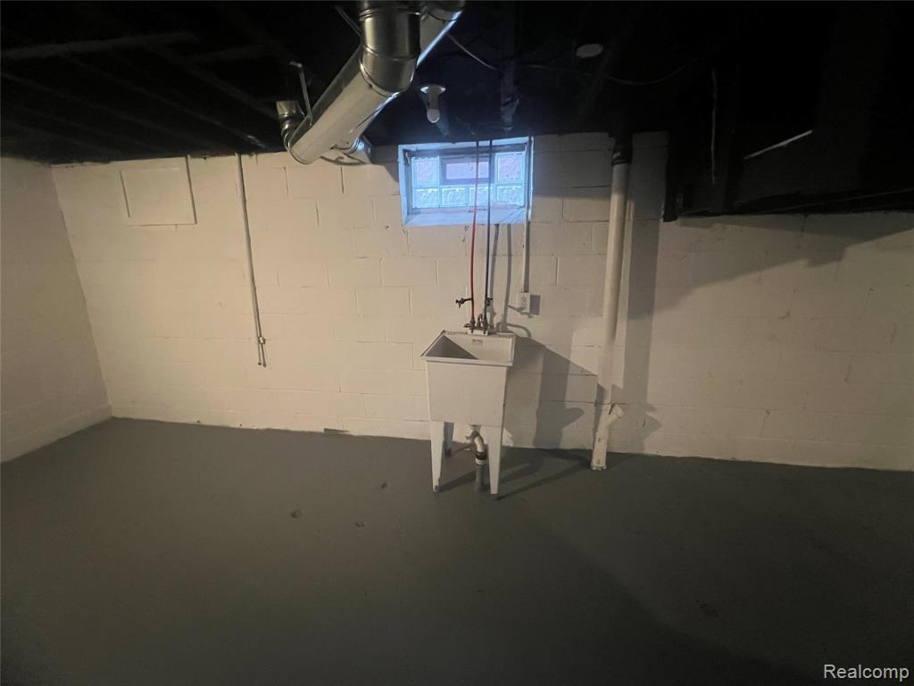 9599 WHITCOMB Street, Detroit, MI 48227 — Photo 31