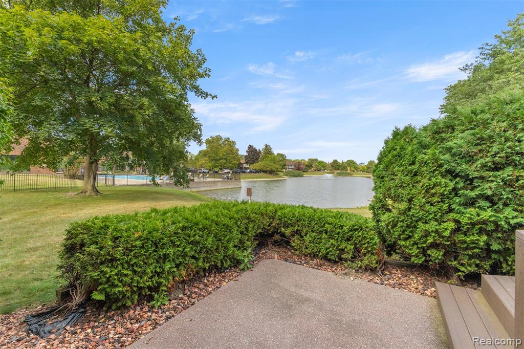 3011 Lindenwood Drive, Dearborn, MI 48120 — Photo 37