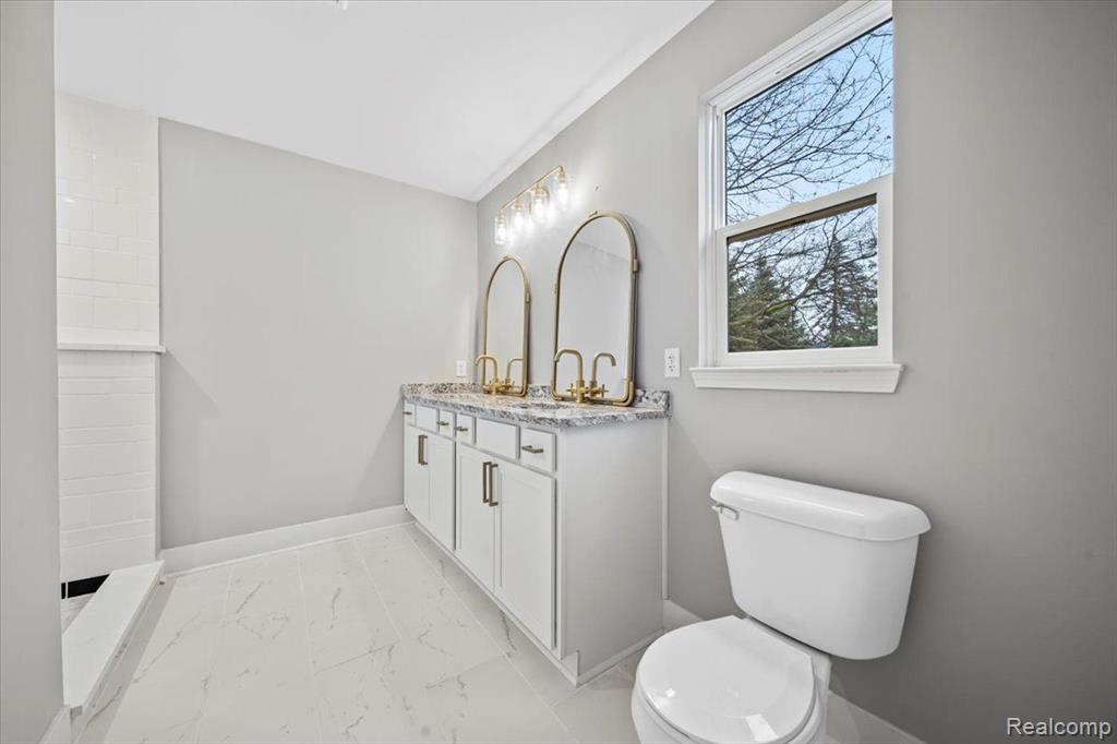 360 NEWTON Drive, Lake Orion, MI 48362 — Photo 18
