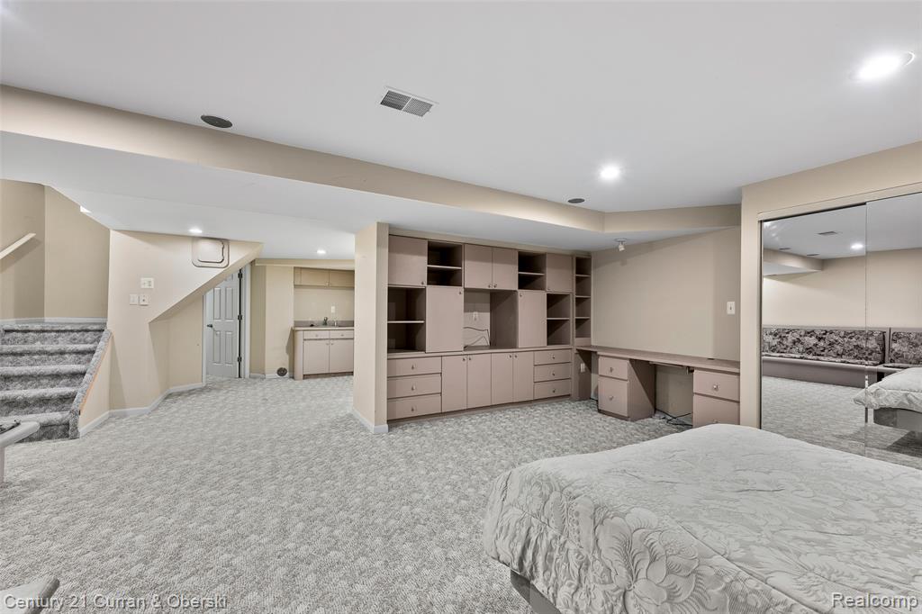 5237 Royal Vale Lane, Dearborn, MI 48126 — Photo 24
