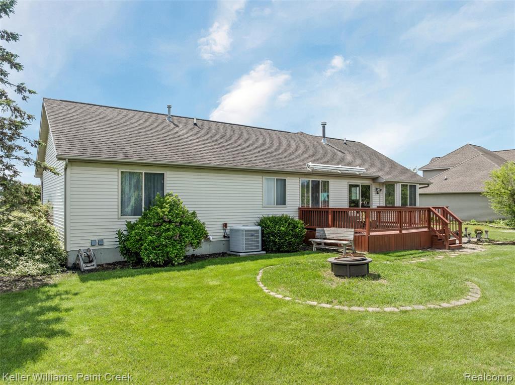 7537 Waterfall Drive, Grand Blanc, MI 48439 — Photo 35