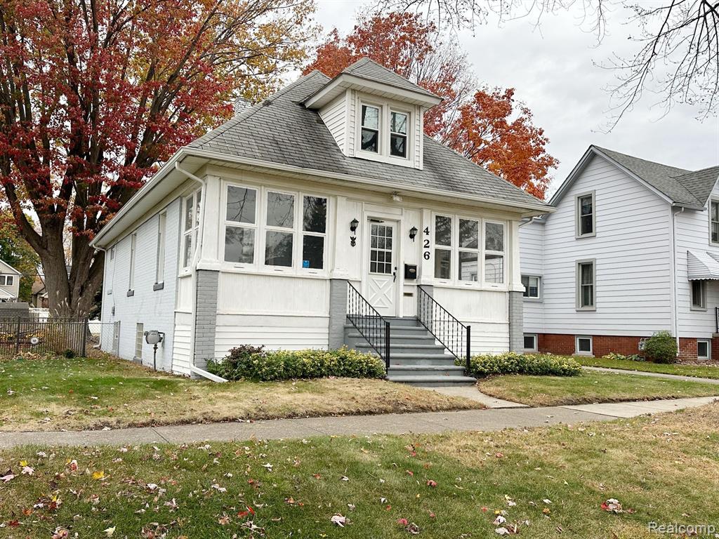 426 PLUM Street, Wyandotte, MI 48192 — Photo 2