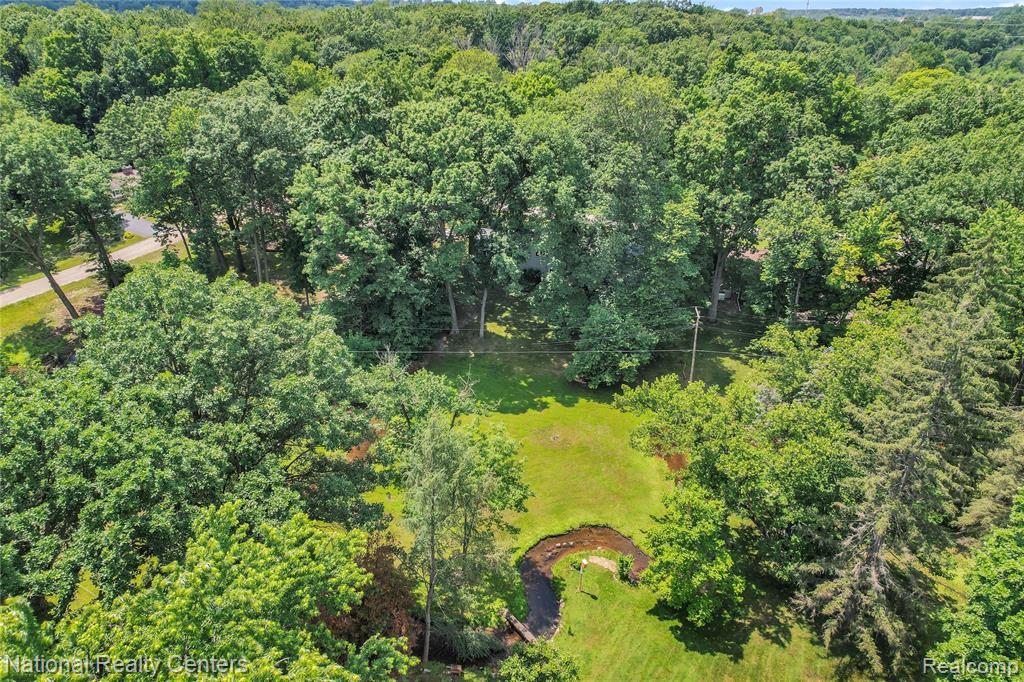 1521 Thread Valley, Holly, MI 48442 — Photo 18