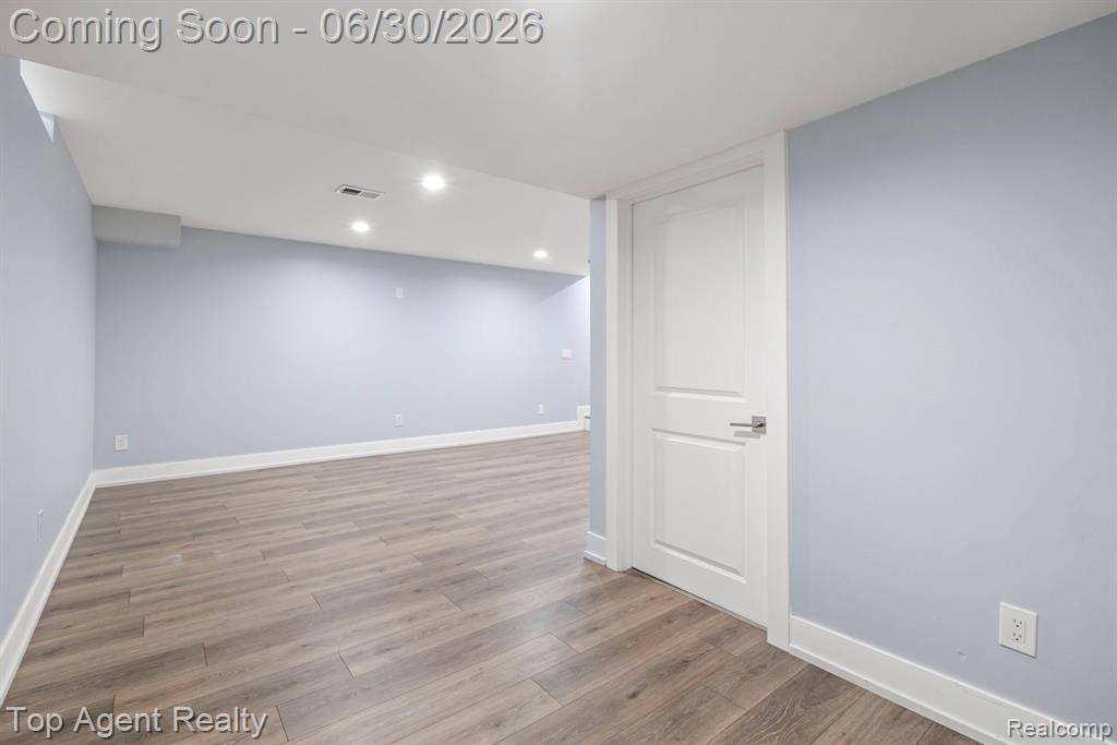 38887 Country Circle, Farmington Hills, MI 48331 — Photo 27