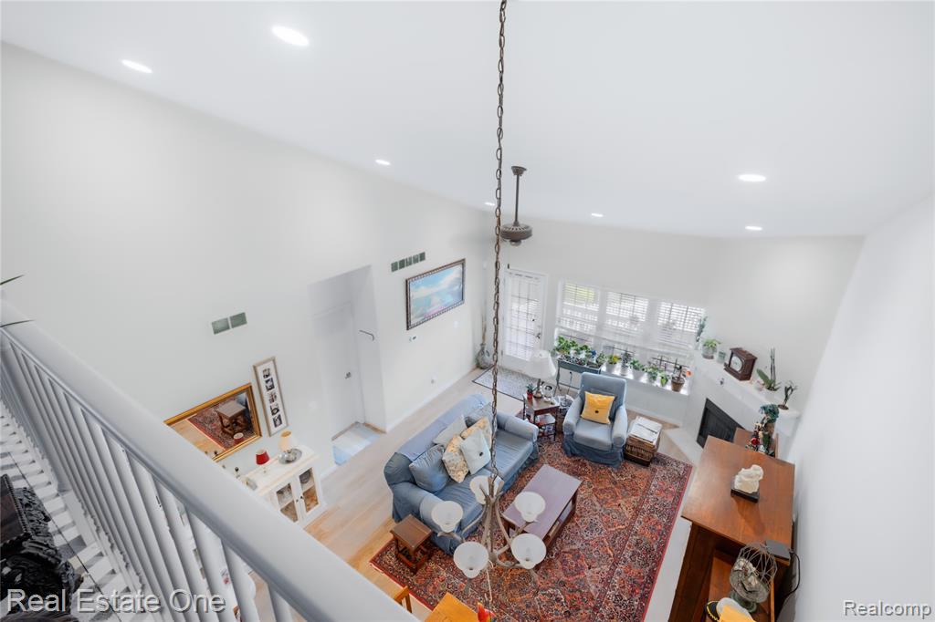 731 E Bluff Court, Rochester Hills, MI 48307 — Photo 14