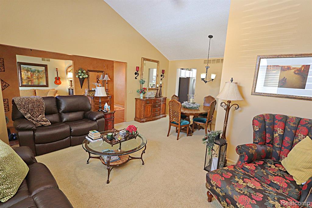 35053 KNOLLWOOD Lane, Farmington Hills, MI 48335 — Photo 22