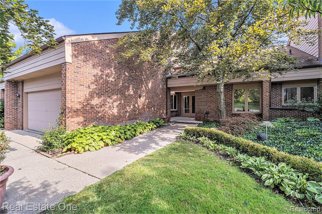 36824 ELK Cove, 27, Farmington Hills, MI 48331 — Photo 2