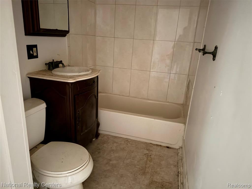 345 Colonial Lane, Algonac, MI 48001 — Photo 12