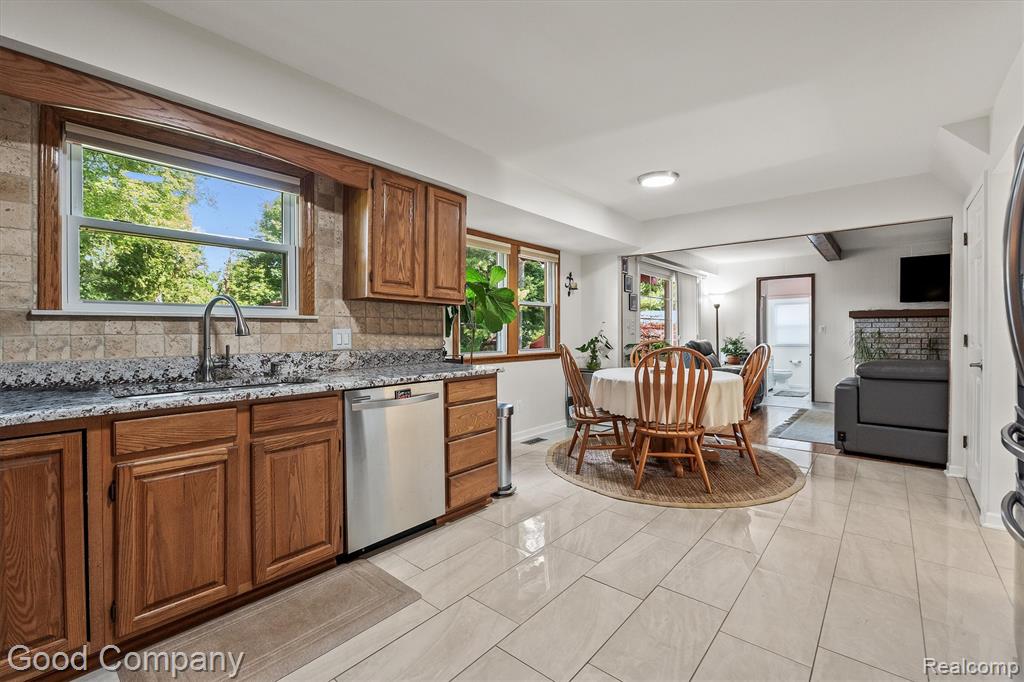 833 Cobblestone Drive, Rochester Hills, MI 48309 — Photo 5