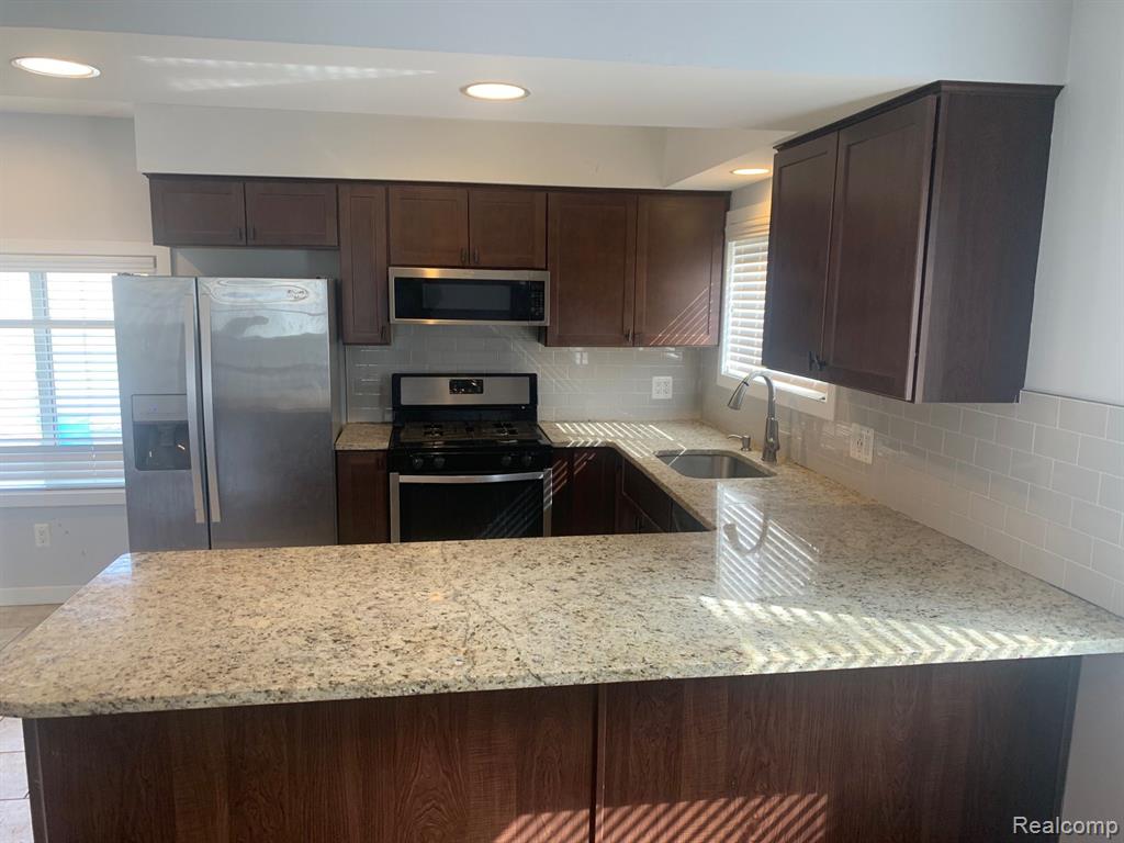 3991 FIELDVIEW Avenue, West Bloomfield, MI 48324 — Photo 15