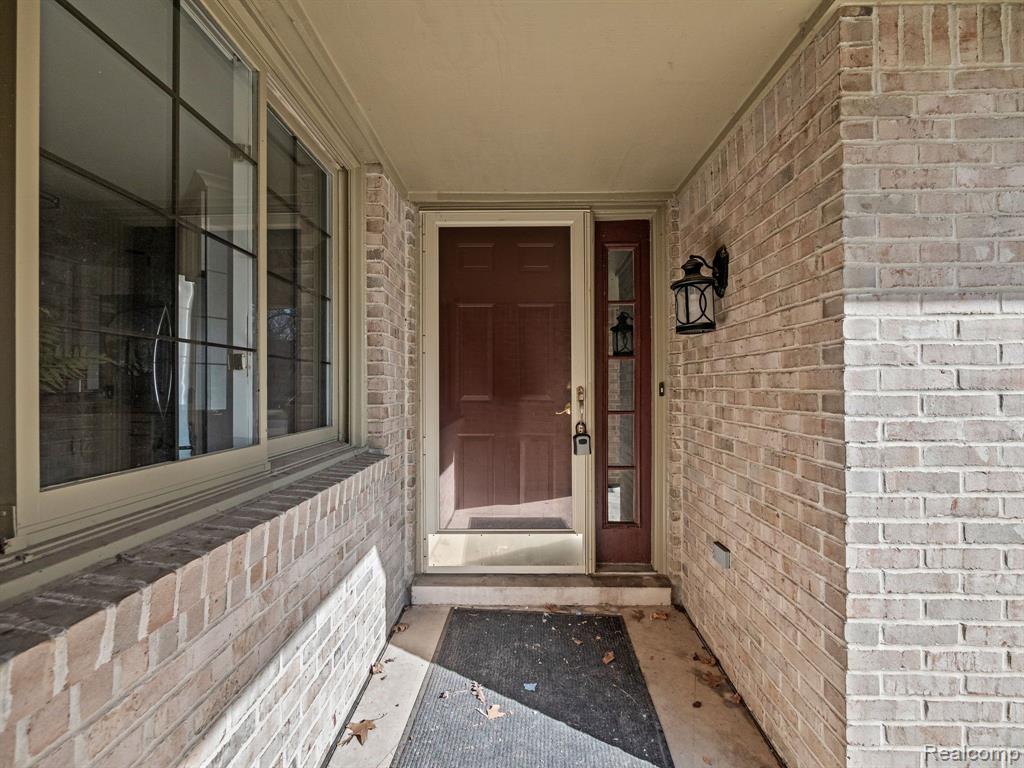 730 RED MAPLE Lane, Wixom, MI 48393 — Photo 7