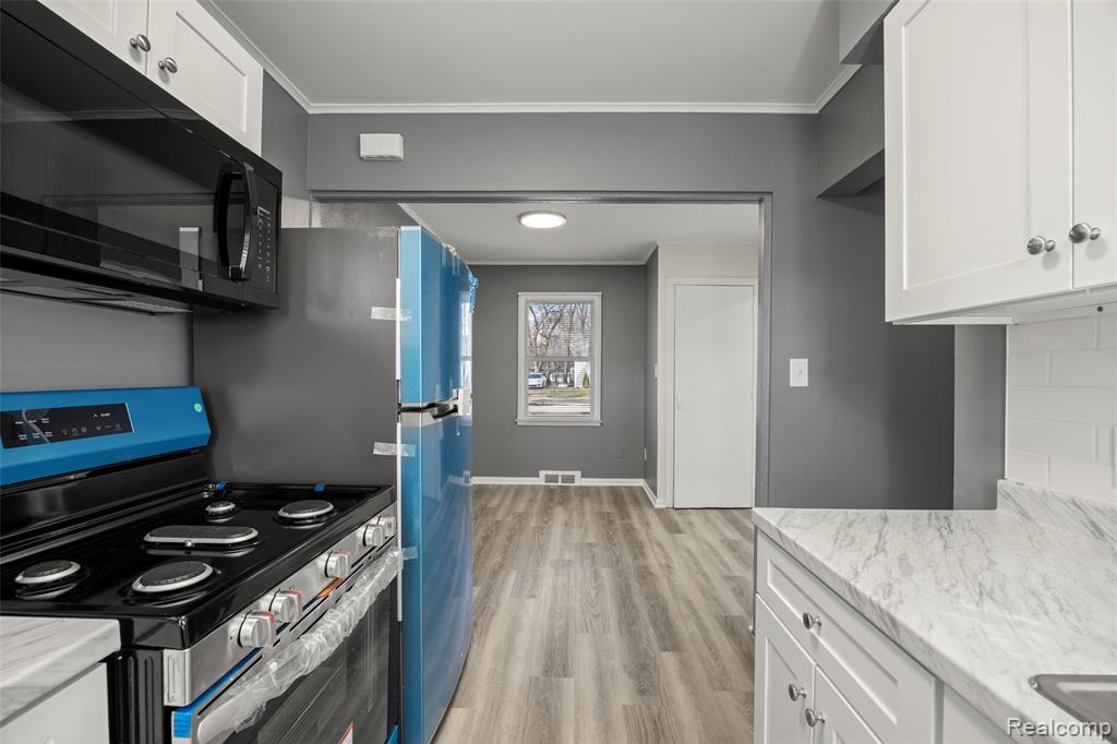 10731 Albany Street, Oak Park, MI 48237 — Photo 10