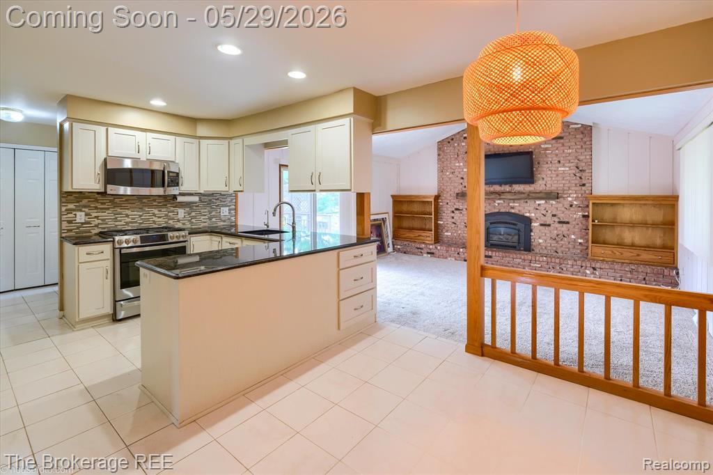 6933 Hubbard Hills Drive, Clarkston, MI 48348 — Photo 43