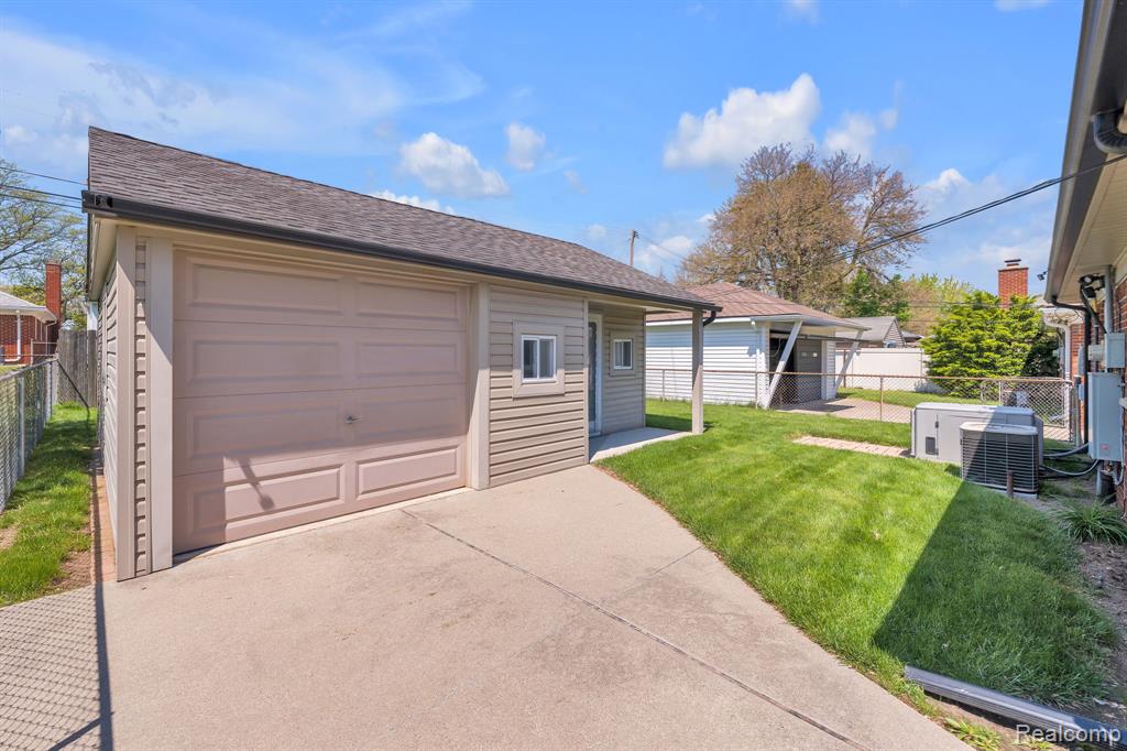 5725 Burger Street, Dearborn Heights, MI 48127 — Photo 24