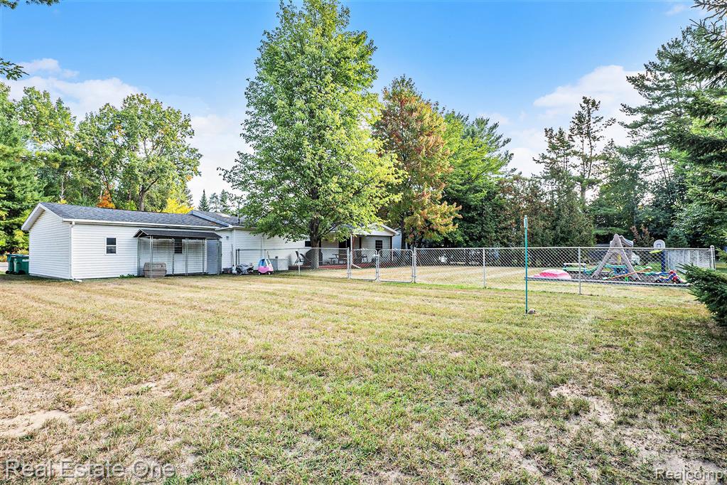 309 W 5th Street, Gladwin, MI 48624 — Photo 16