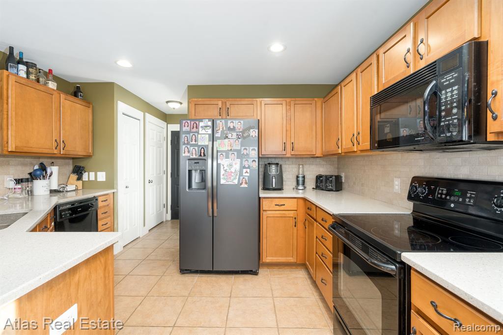 4400 Pebble Creek Boulevard, Burton, MI 48439 — Photo 20