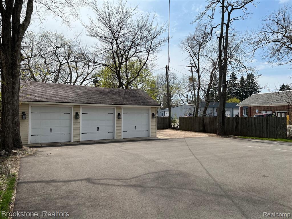 14 W Burdick Street, Oxford, MI — Photo 2