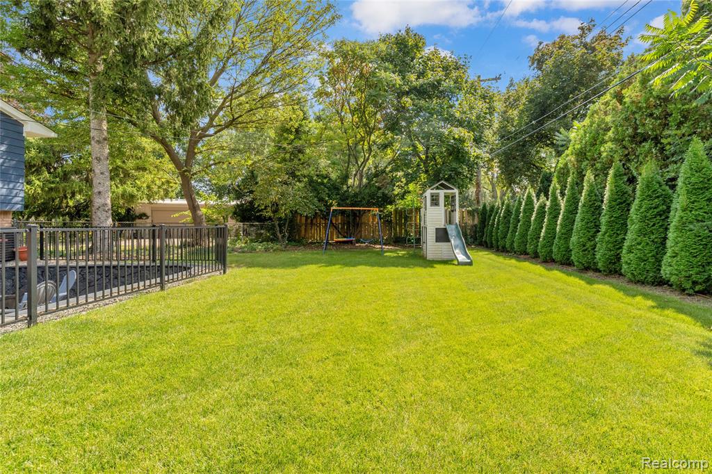 6736 Timber Ridge Drive, Bloomfield Hills, MI 48301 — Photo 32