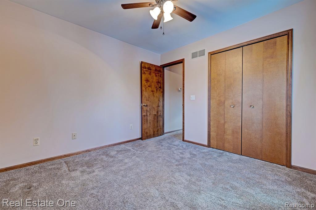 9045 E BLUEWATER Drive, Clarkston, MI 48348 — Photo 20