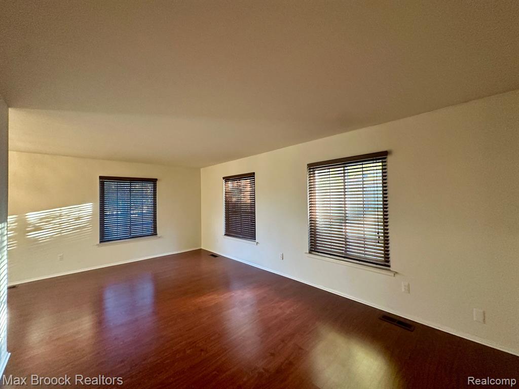 647 E FOX HILLS Drive, Bloomfield Hills, MI 48304 — Photo 5