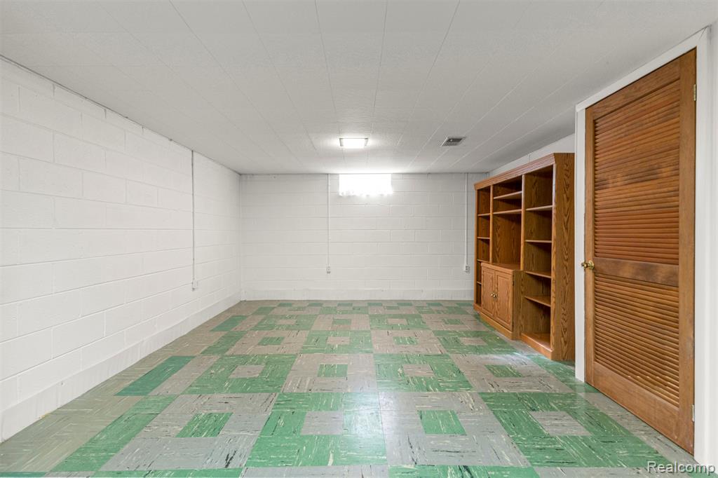 8255 Kinmore Street, Dearborn Heights, MI 48127 — Photo 23