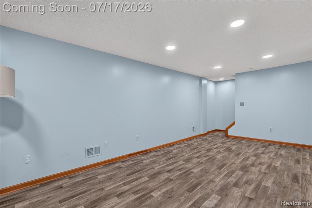 60309 Lamplighter Drive, New Hudson, MI 48165 — Photo 32
