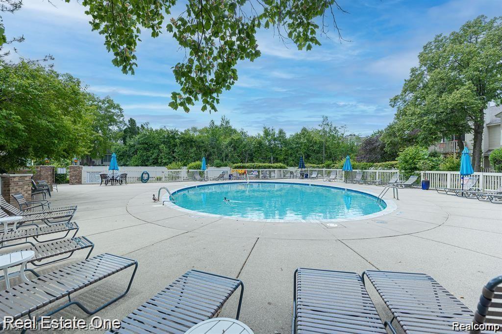 7329 Creek View Circle, West Bloomfield, MI — Photo 47