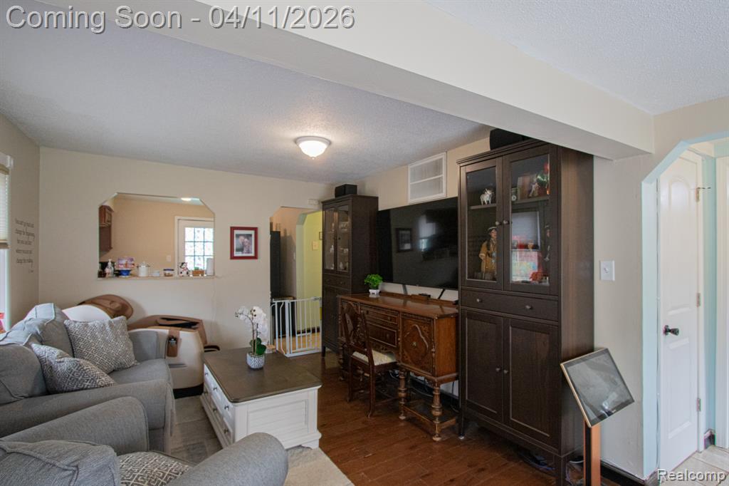 5636 Hipp Street, Dearborn Heights, MI 48125 — Photo 12