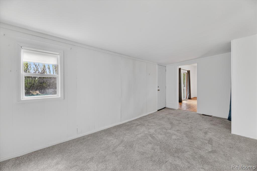5300 Arnold Drive, Burton, MI 48509 — Photo 22