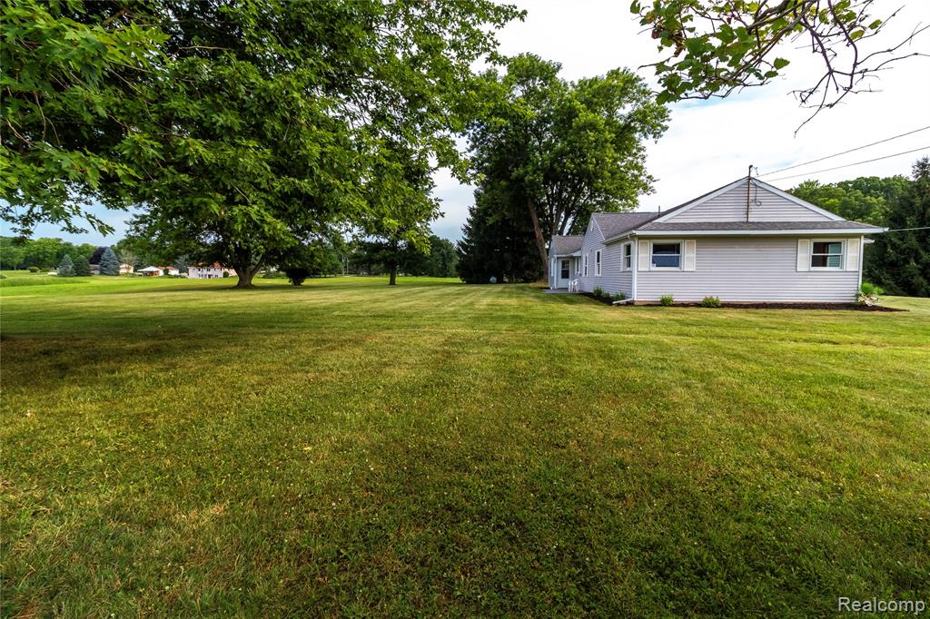 9197 Henderson Road, Otisville, MI 48463 — Photo 38