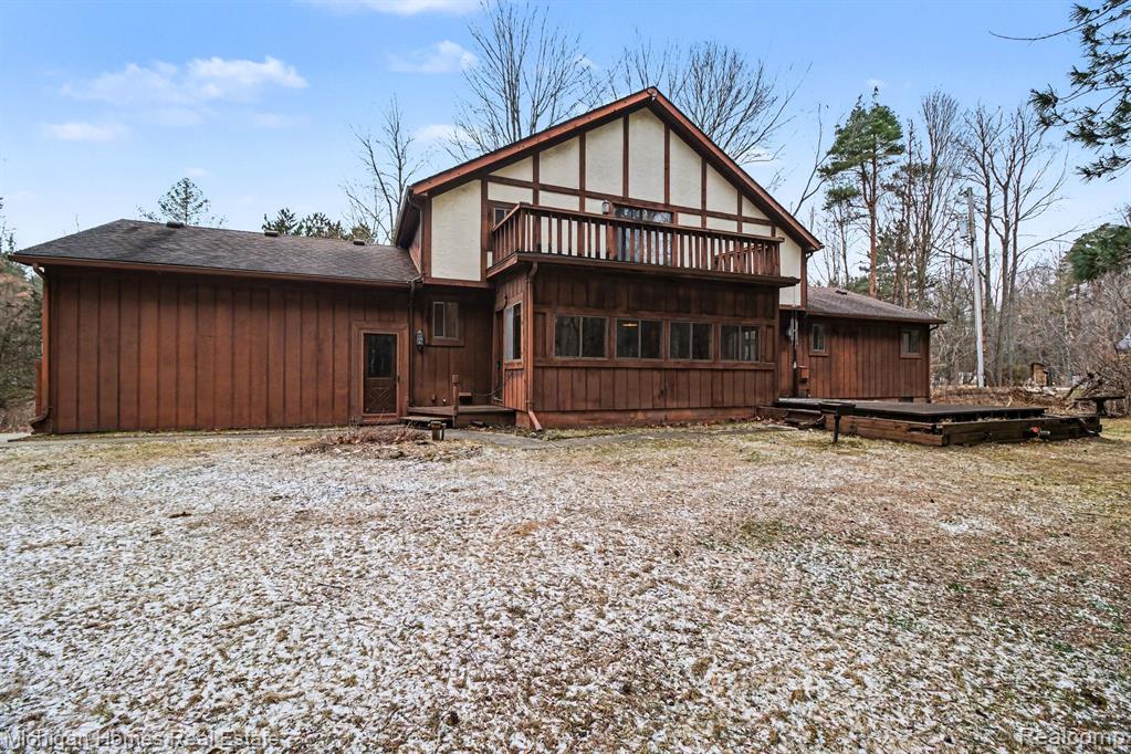 885 Rustic Village Lane, Lake Orion, MI 48362 — Photo 32