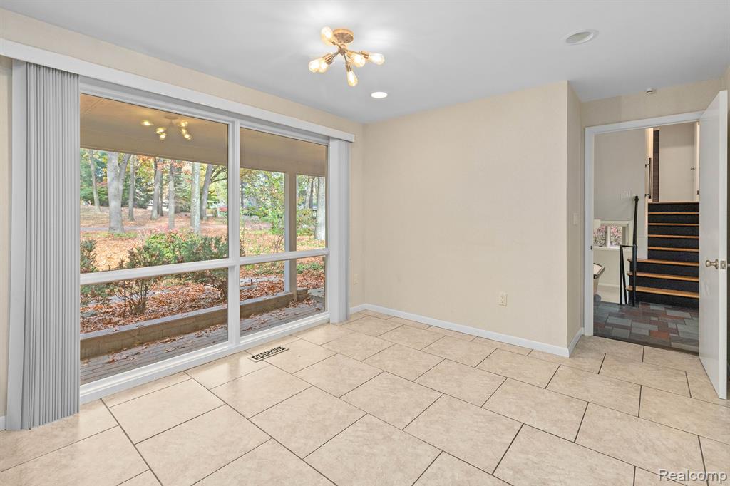 4966 Whispering Pine Lane, Bloomfield Hills, MI 48302 — Photo 17