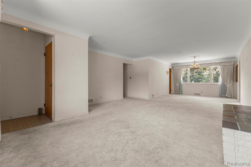 25429 Graceland Circle, Dearborn Heights, MI 48125 — Photo 4